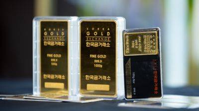 Lee Ying Shan - Gold bars are selling like hot cakes in Korea's convenience stores and vending machines - cnbc.com - South Korea
