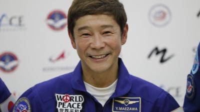 MARI YAMAGUCHI - Japan billionaire Maezawa cancels moon trip due to uncertainty over SpaceX rocket development - apnews.com - Japan -  Tokyo - Usa - Russia