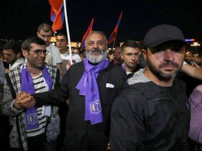 Armenian protests demand PM’s head over concessions to Azerbaijan - aljazeera.com - Russia -  Moscow - Azerbaijan - Armenia -  Baku -  Yerevan