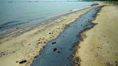 400-tonne Singapore oil spill prompts criminal charges warning