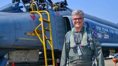 Brad Lendon - ‘My vision went dark’: CNN reporter experiences 6G-force before hitching a fighter jet ride - edition.cnn.com - Japan - Usa - South Korea - Vietnam