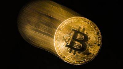Bitcoin tumbles below $60,000 to start the week