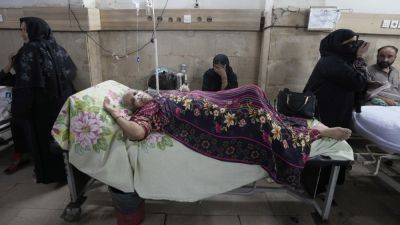 Doctors treat thousands of heatstroke victims in southern Pakistan as temperatures soar - apnews.com - Pakistan - province Sindh