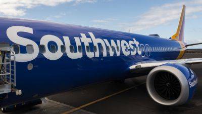 Southwest Airlines cuts revenue forecast, blaming changing booking patterns