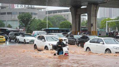 China issues top rainstorm alert as deadly flooding moves north