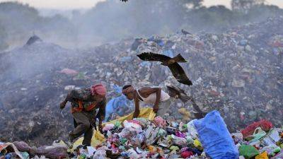 For India’s garbage pickers, a miserable and dangerous job made worse by extreme heat