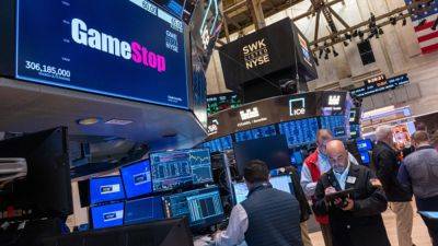 GameStop shares drop 28% after retailer posts 29% sales decline, reveals stock sale plan