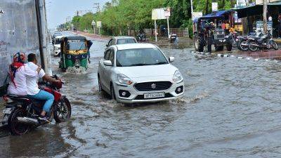 Helen Regan - Delhi suffers extreme weather whiplash as heat waves give way to record rain and deadly flash floods - edition.cnn.com - India - city New Delhi - city Delhi