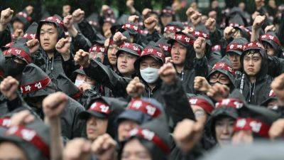 Sheila Chiang - 'Don't get tired': Samsung Electronics workers extend strike indefinitely, say chip production disrupted - cnbc.com - South Korea