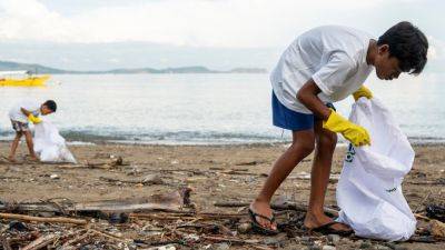 Reuters - Philippine diving town swaps rubbish for rice to clean up beaches, lower food costs - scmp.com - Philippines - province Batangas - city Oxford