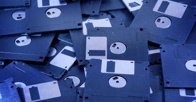 John Yoon - Taro Kono - Japan Finally Phases Out Floppy Disks - nytimes.com - Japan - Usa