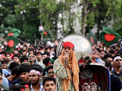 Nahid Islam - At least 100 wounded as Bangladesh students protest government job quotas - aljazeera.com - Bangladesh - Pakistan - city Dhaka