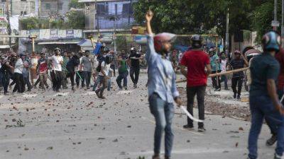 JULHAS ALAM - Violent clashes over quota system in government jobs leave scores injured in Bangladesh - apnews.com - Bangladesh