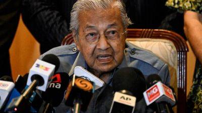 Malaysia’s Mahathir Mohamad in hospital for cough after London trip