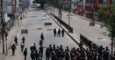 Anupreeta Das - Bangladesh Orders Curfew in Effort to Quell Deadly Unrest - nytimes.com - Bangladesh - Pakistan - city Dhaka