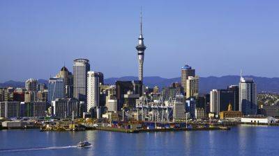 People leave New Zealand in record numbers as economy bites