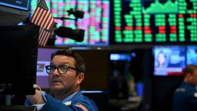 Daily Open: U.S. stocks fall; 10-year Treasury yield drops below 4%; Apple beats Street while Amazon falters