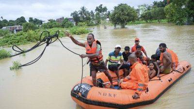 Floods maroon many people in Bangladesh and India and cause at least 15 deaths