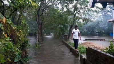 Lex Harvey - Deadly floods impact hundreds of thousands in Bangladesh and northeast India - edition.cnn.com - India - Bangladesh - city New Delhi