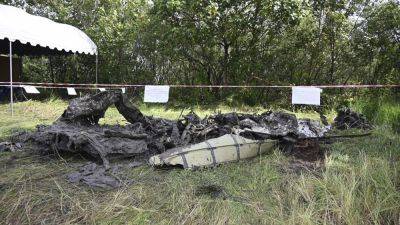 Searchers dig in muddy swamp near Bangkok where plane carrying 5 Chinese tourists, 4 Thais crashed - apnews.com - China - Thailand - Hong Kong - city Bangkok - city Shanghai - city Hong Kong - province Chachoengsao