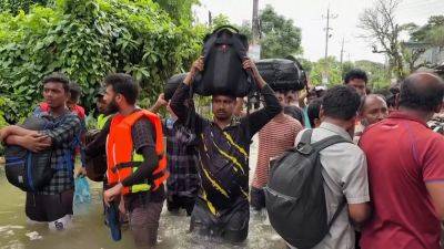 Millions stranded in Bangladesh due to heavy flooding - aljazeera.com - Bangladesh