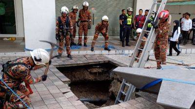 Hadi Azmi - Vijaya Lakshmi Gali - Kuala Lumpur sinkhole rescue draws a blank as blame game erupts in Malaysia - scmp.com - Malaysia - India - county Charles - city Kuala Lumpur