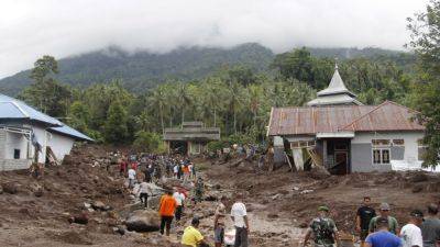 A flash flood on Indonesia’s eastern Ternate Island sweeps away buildings and leaves 13 dead - apnews.com - Indonesia - county Island - province Maluku - city Jakarta, Indonesia