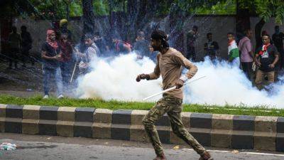 Narendra Modi - Indian police fire teargas and water cannons at rally against rape and killing of trainee doctor - apnews.com - India - state Bengal - city Kolkata, India