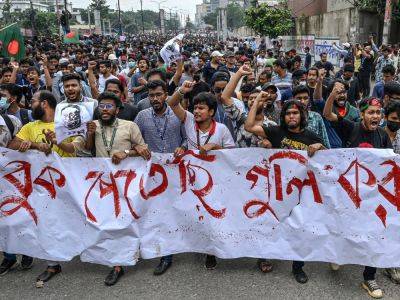 Asif Mahmud - Students renew Bangladesh protests, call for nationwide civil disobedience - aljazeera.com - Bangladesh - city Dhaka