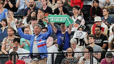 Paris Olympics - Spectator dragged from arena for holding up Taiwan banner during Olympic badminton match - edition.cnn.com - France - China - Taiwan - city Beijing - city Taipei, China