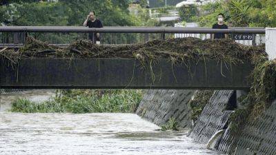 MARI YAMAGUCHI - Slow tropical storm dumps heavy rain around Tokyo after causing floods in southern Japan - apnews.com - Japan - prefecture Kanagawa - prefecture Shizuoka - city Tokyo