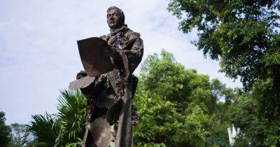 A New Statue of a British Colonialist Exposes a Divide in Singapore