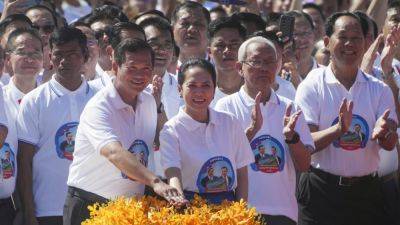 SOPHENG CHEANG - Khac Giang - Cambodia breaks ground on China-funded canal and says it will be built ‘no matter the cost’ - apnews.com - China - Thailand - Singapore - Cambodia - Vietnam - city Hanoi - city Phnom Penh