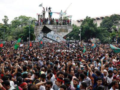 Sheikh Hasina - Bangladesh PM Hasina quits and flees as protesters storm palace - aljazeera.com - Bangladesh - city Dhaka