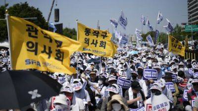 Yoon Suk - SCMP - South Korea slams ‘blacklist’ of doctors who refused to join strike, vows sanctions - scmp.com - South Korea - city Sanction