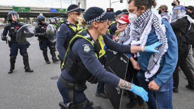 Anthony Albanese - ROD McGUIRK - Anti-war protesters clash with police outside Australian arms convention - apnews.com - Palestine - Australia - Vietnam - city Melbourne, Australia