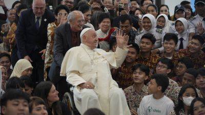 NICOLE WINFIELD - 87 and hobbled, Pope Francis goes off-script in Asia and reminds world he can still draw a crowd - apnews.com - Indonesia - Singapore - Papua New Guinea - city Singapore - city Dili