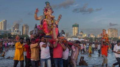 Lex Harvey - Dancing, drums and rituals: with zeal and joy, India celebrates Hindu festival Ganesh Chaturthi - edition.cnn.com - India - state Maharashtra - city Mumbai