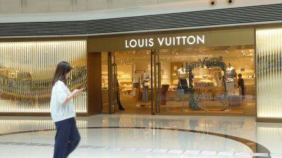 Louis Vuitton - Juliana Liu - Goodbye Louis Vuitton. China’s Gen Z leans into ‘dupe economy’ as growth prospects stall - edition.cnn.com - China - Hong Kong - Britain - city Shanghai - city Guangzhou