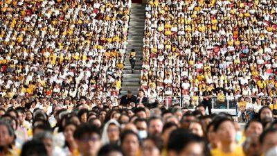 Singapore closes in on Hong Kong’s population, tops 6 million for first time