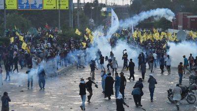 Pakistanis protesting against Hezbollah leader’s killing clash with Karachi police