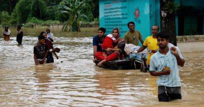 Bangladesh floods leave 71 dead, fears of waterborne disease rise