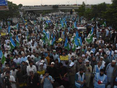 Why is Pakistan planning to ban rallies and public gatherings in Islamabad?