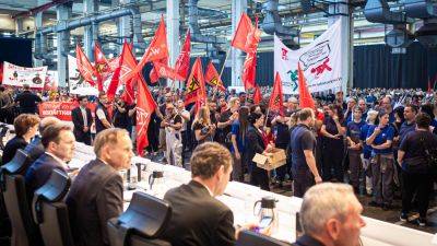 Sophie Kiderlin - Oliver Blume - 'A declaration of bankruptcy': Unions lash out as Volkswagen weighs possible German plant closures - cnbc.com - Germany