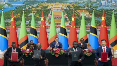 Xi Jinping - KEN MORITSUGU - Xi offers African leaders more aid as China challenges US-led global order - apnews.com - France - China - Usa - city Beijing